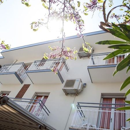 Hotel Astoria Ричоне Екстериор снимка