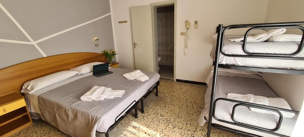 Hotel Astoria Ричоне Екстериор снимка