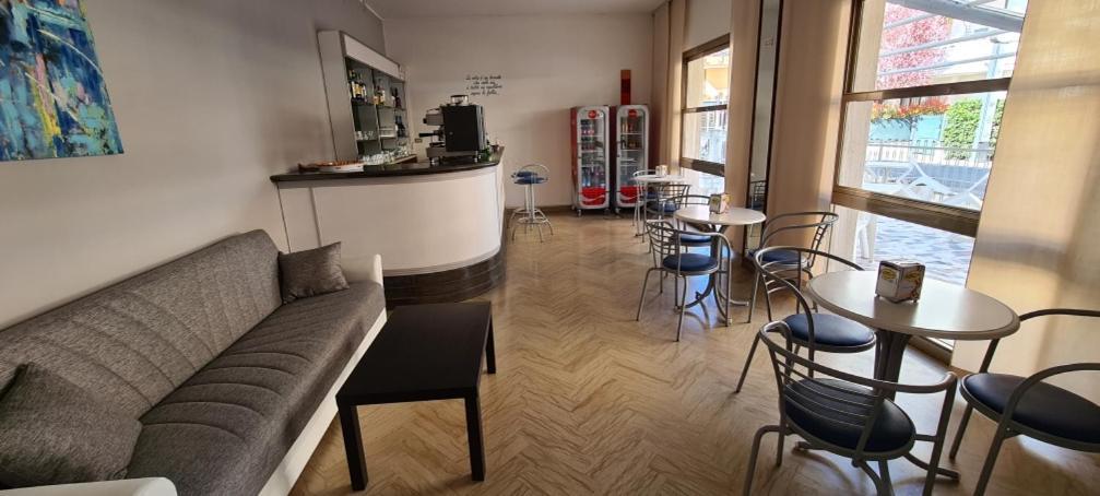 Hotel Astoria Ричоне Екстериор снимка