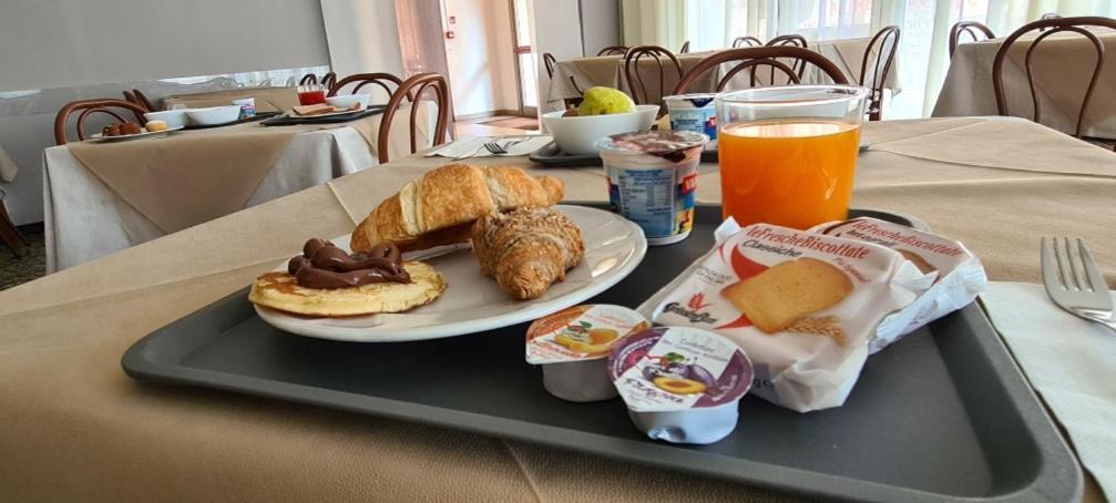 Hotel Astoria Ричоне Екстериор снимка