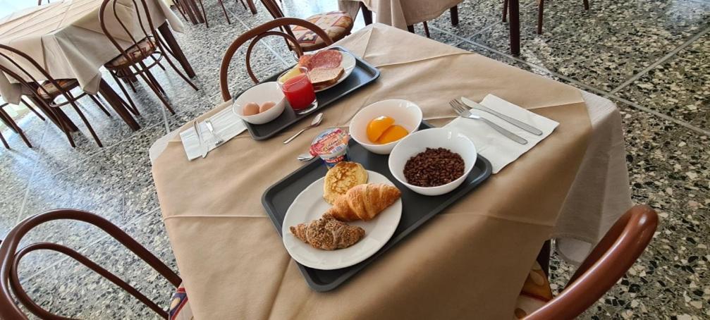 Hotel Astoria Ричоне Екстериор снимка