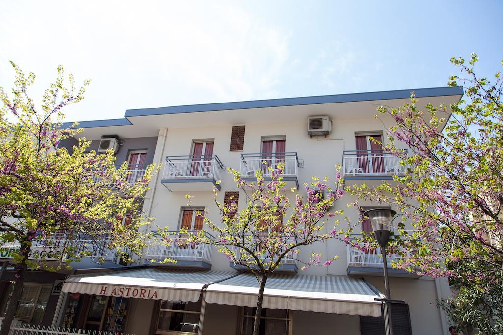 Hotel Astoria Ричоне Екстериор снимка
