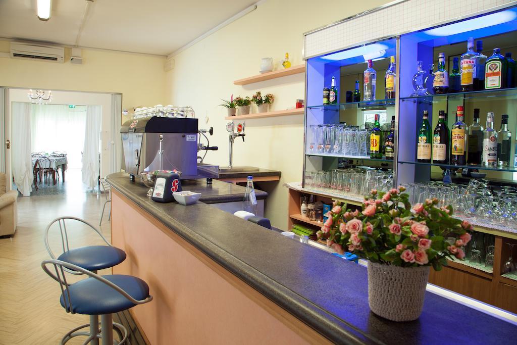 Hotel Astoria Ричоне Екстериор снимка