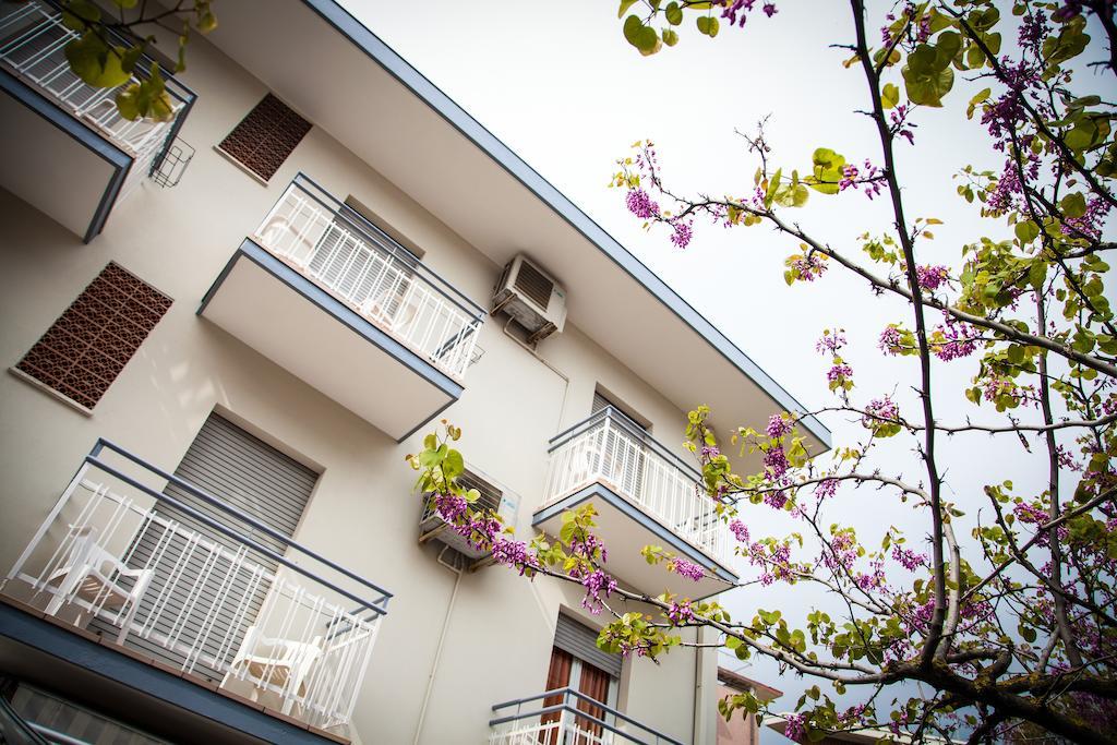 Hotel Astoria Ричоне Екстериор снимка